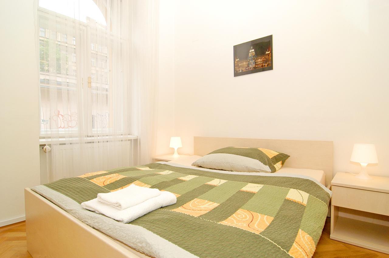 Residence Kostnicke Square プラハ エクステリア 写真