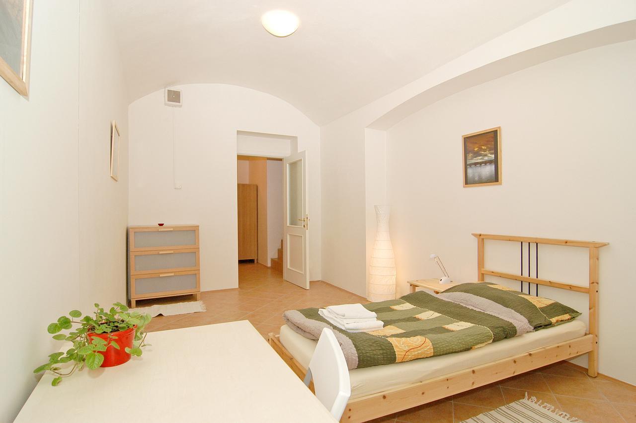 Residence Kostnicke Square プラハ エクステリア 写真