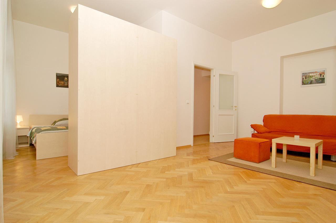Residence Kostnicke Square プラハ エクステリア 写真