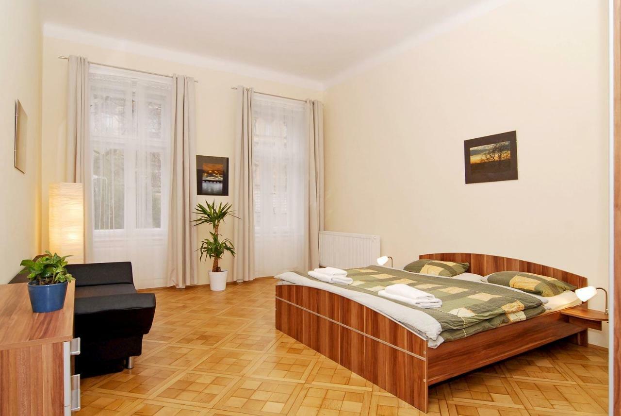 Residence Kostnicke Square プラハ エクステリア 写真